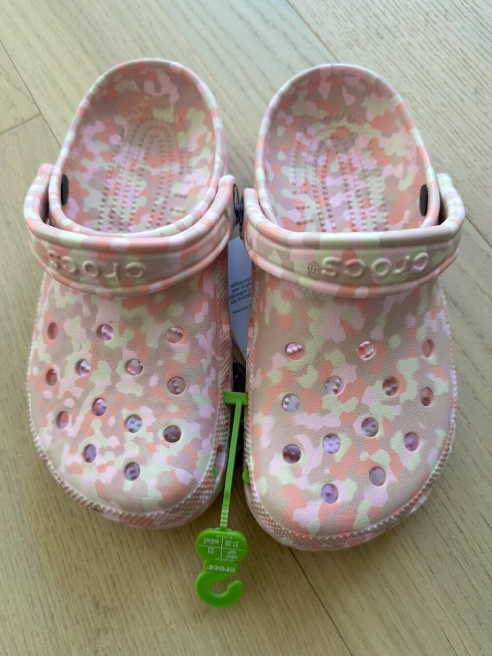 NWT - Crocs Classic Confetti Clog (Size 7 / Pink Milk/Multi Colored)
